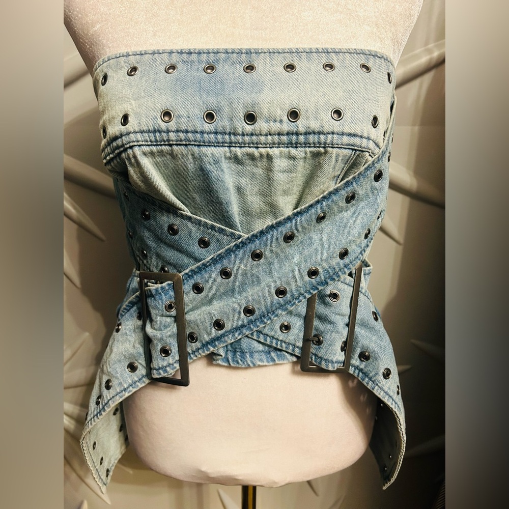 NWT Fashion Nova SZ XS blue denim strapless top w/belt accents/rear zip/bust 28” - Picture 8 of 12